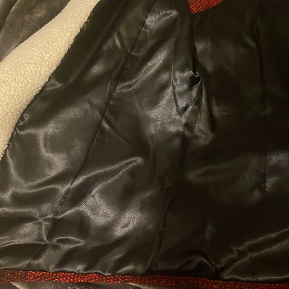 Never worn black/red polyester/wool vest - faux lamb collar and polyester lining - Picture 7 of 14